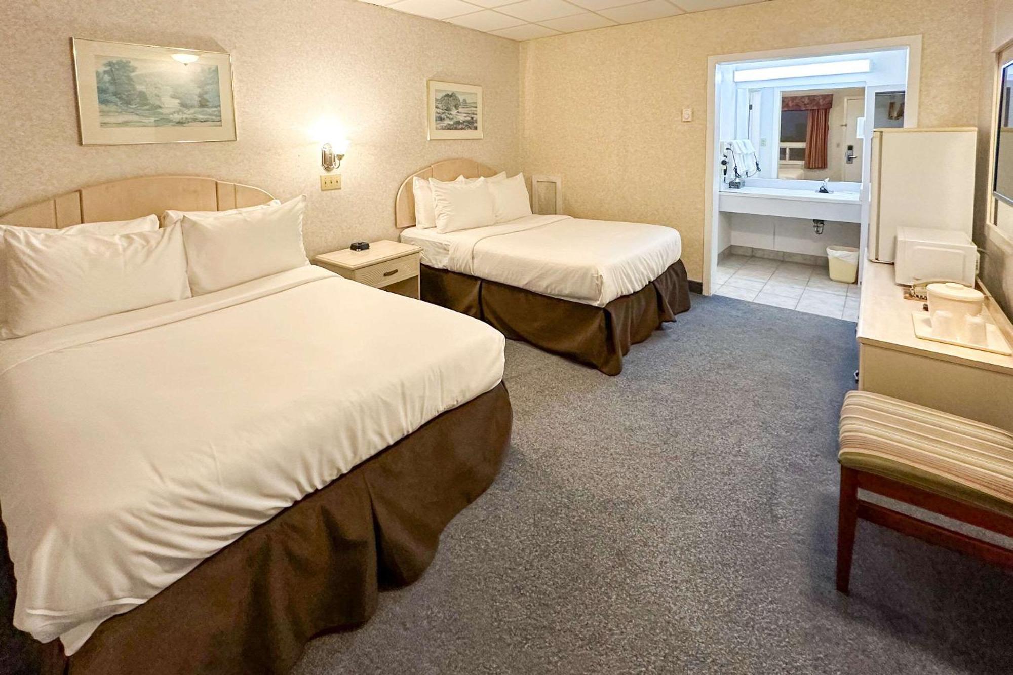 Canadas Best Value Inn&Suites - Woodstock Exterior foto