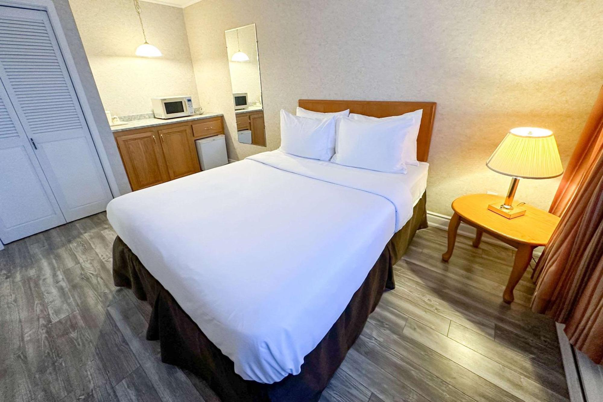 Canadas Best Value Inn&Suites - Woodstock Exterior foto