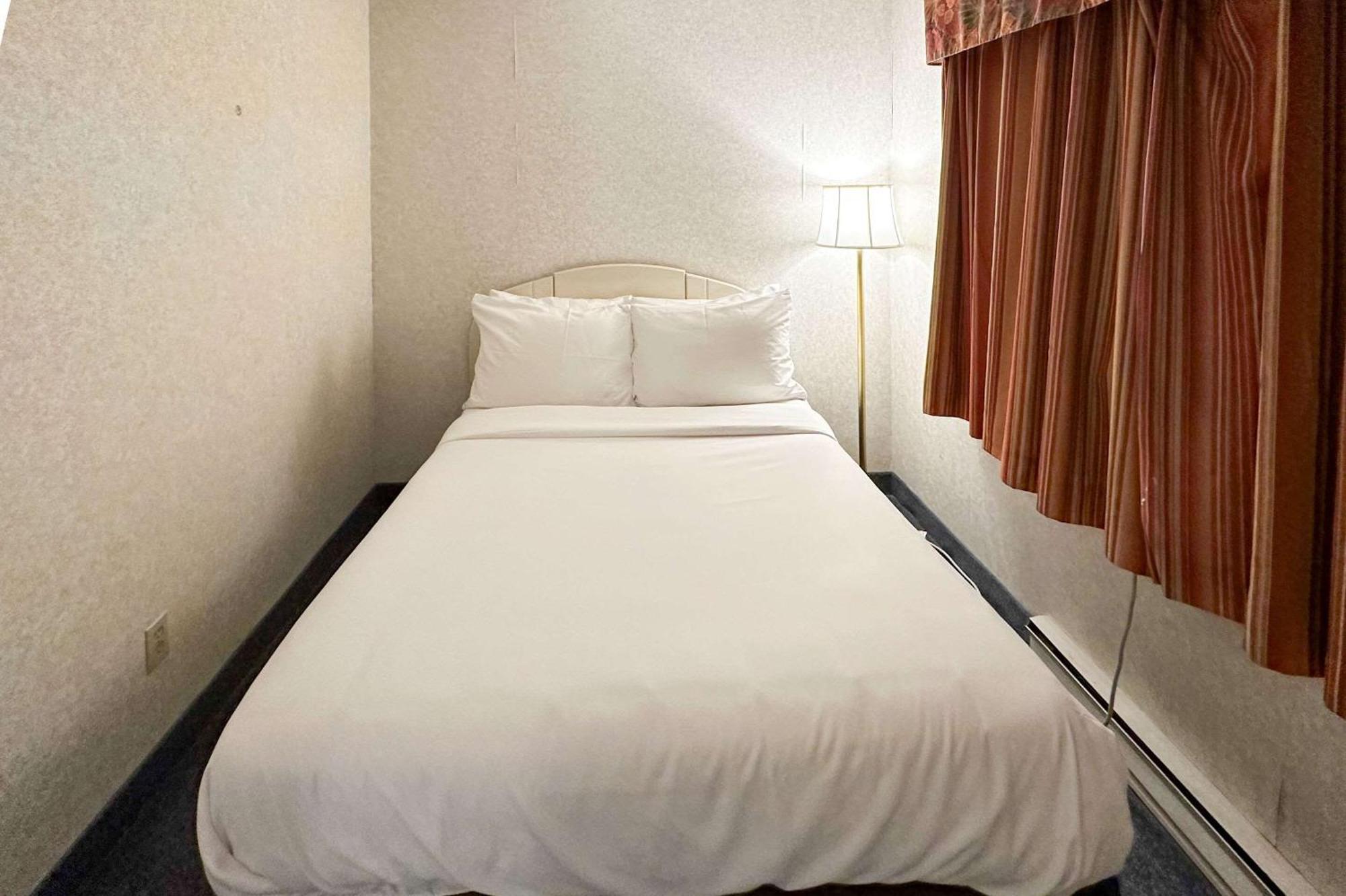 Canadas Best Value Inn&Suites - Woodstock Exterior foto